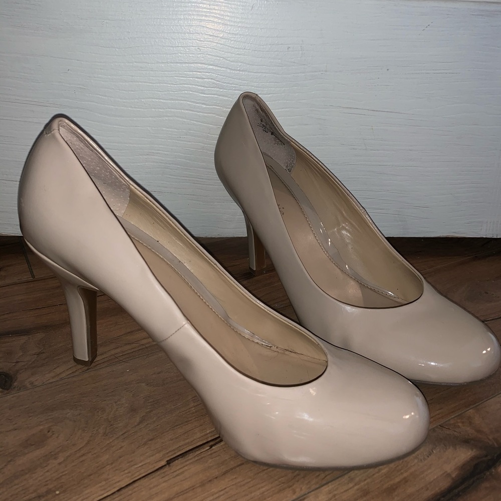 Kelly & Katie nude heels